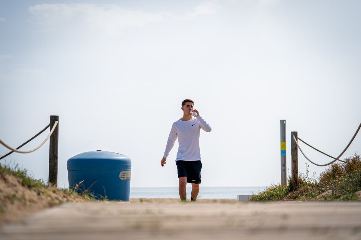 Gavi, captado durante su entrenamiento en la playa