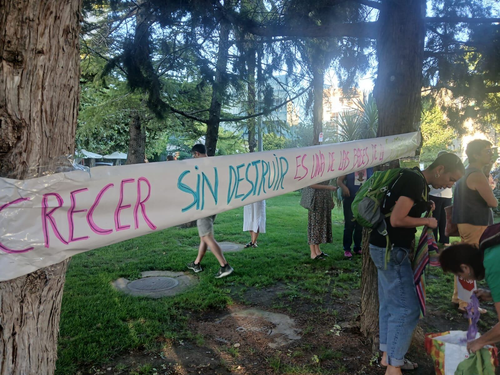 Concentración contra la tala de árboles en Huesca