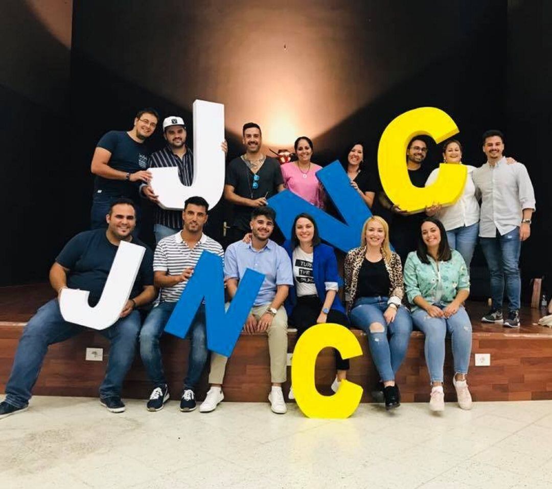 Jóvenes Nacionalistas de Lanzarote junto a la Secretaria General de CC en la isla, Migadalia Machín. 