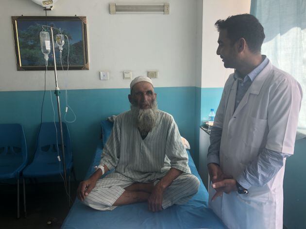 Haji Asil, de 70 años con cáncer de esófago en la unidad oncológica