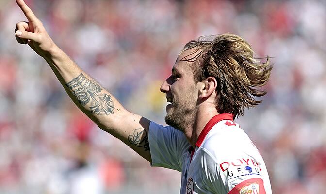Rakitic celebra su gol ante Osasuna