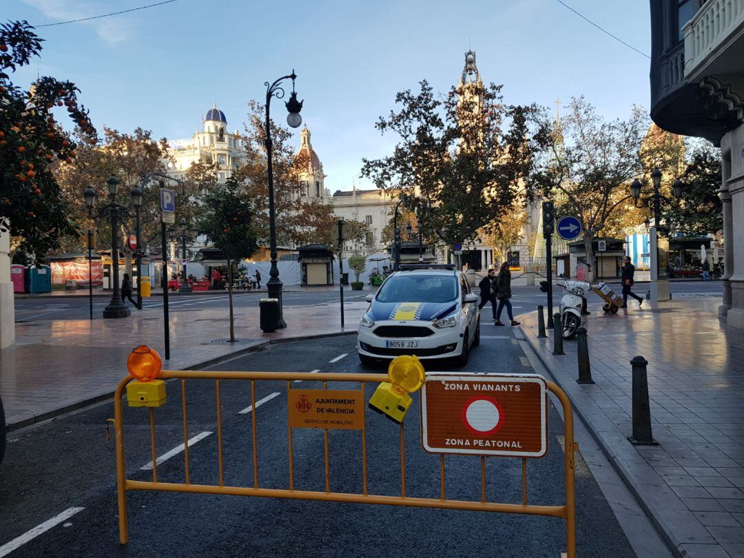 Plaza del Ayuntamiento cerrada al tráfico