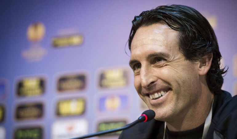 Sevilla&#039;s Spanish coach Unai Emery holds a press conference in Liege on October 22, 2014 on the eve of the UEFA Europa League group G football match between Standard Liege and Sevilla. AFP PHOTO/BELGA/NICOLAS LAMBERT == BELGIUM OUT ==