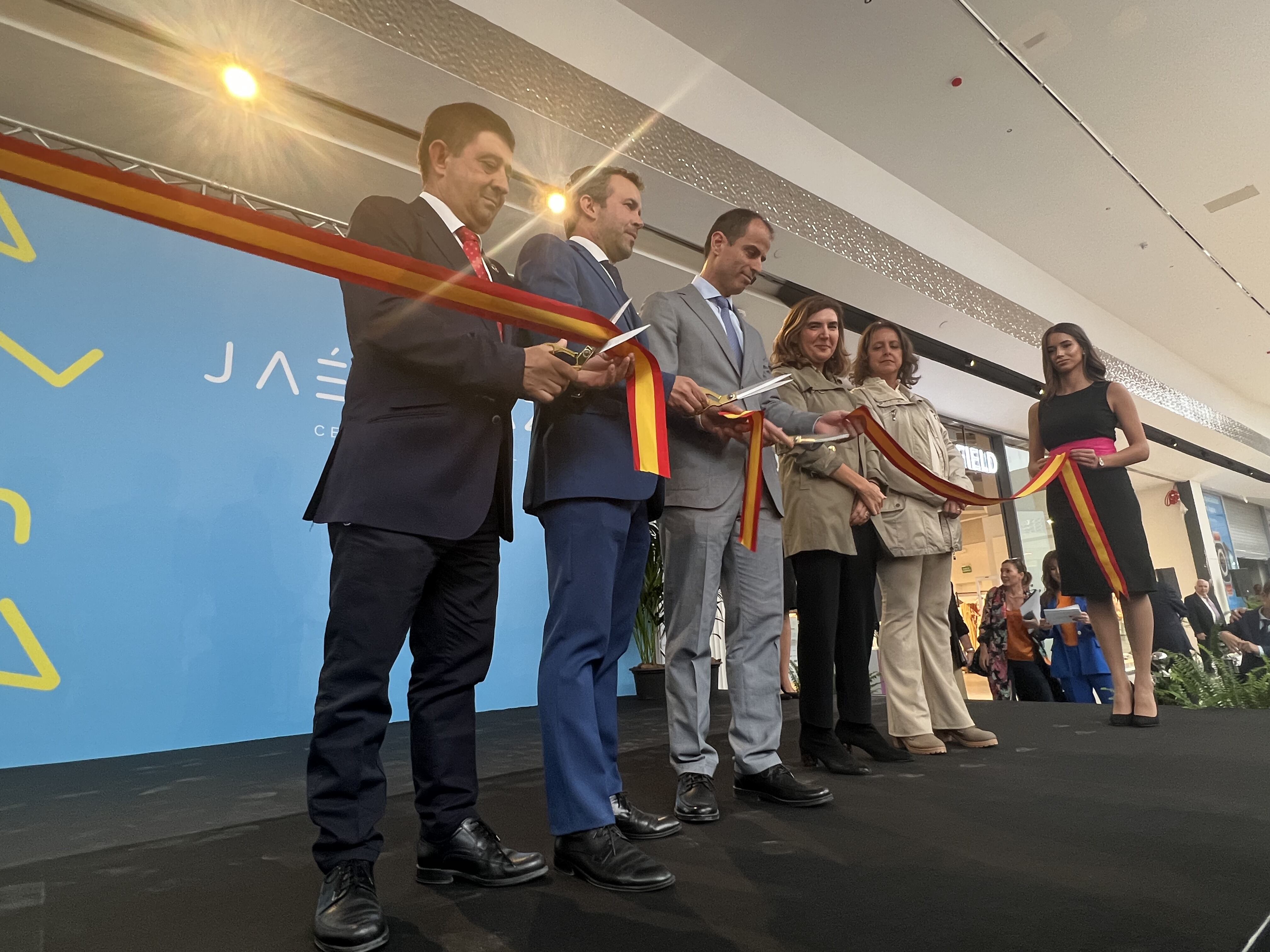 Inauguración del centro comercial Jaén Plaza