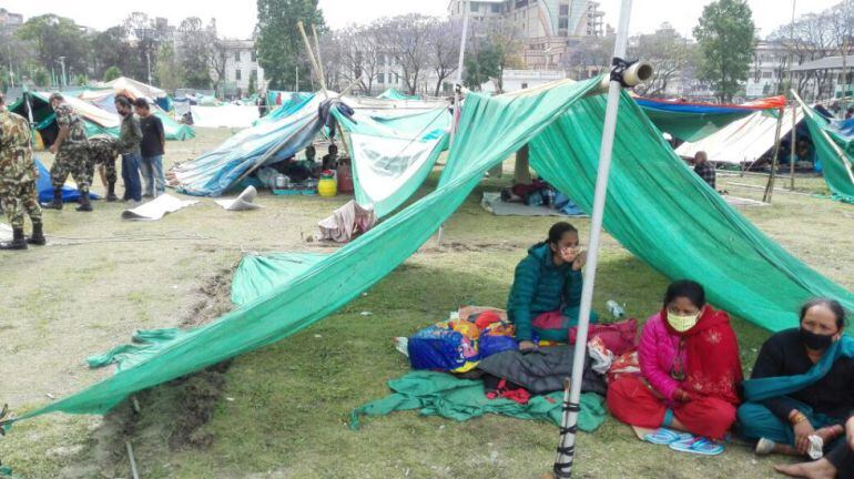 El parque, convertido en un improvisado campamento para los supervivientes.