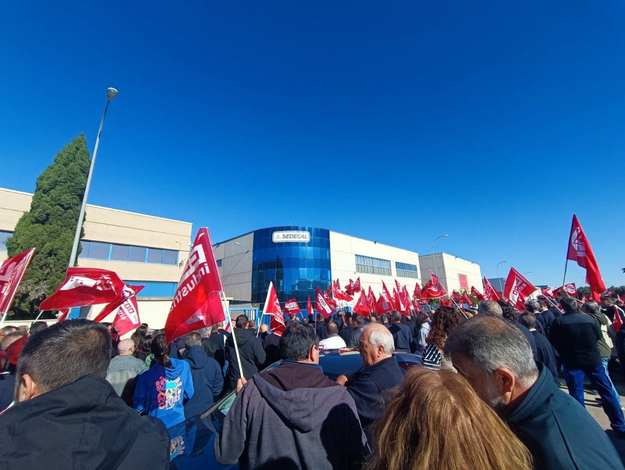 Tercer día consecutivo de protestas frente a la sede de la empresa Sedecal en Algete