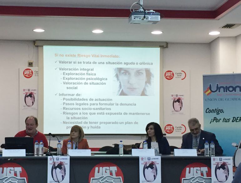 Ponencia en el salón de actos de UGT-FSP