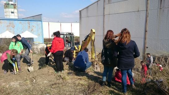 Voluntarios buscando pistas del paradero de Ángeles Zurera