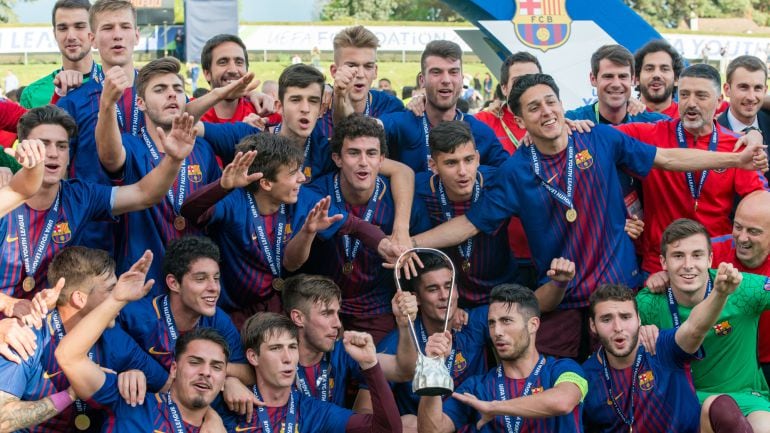 Los jugadores del Barça celebran el título europeo 