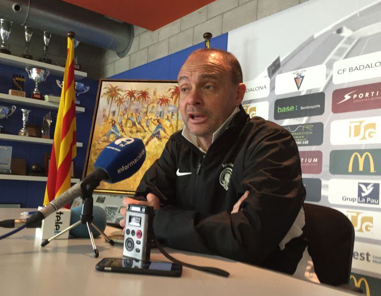 Vicente Mir, en la sala de prensa de Badalona