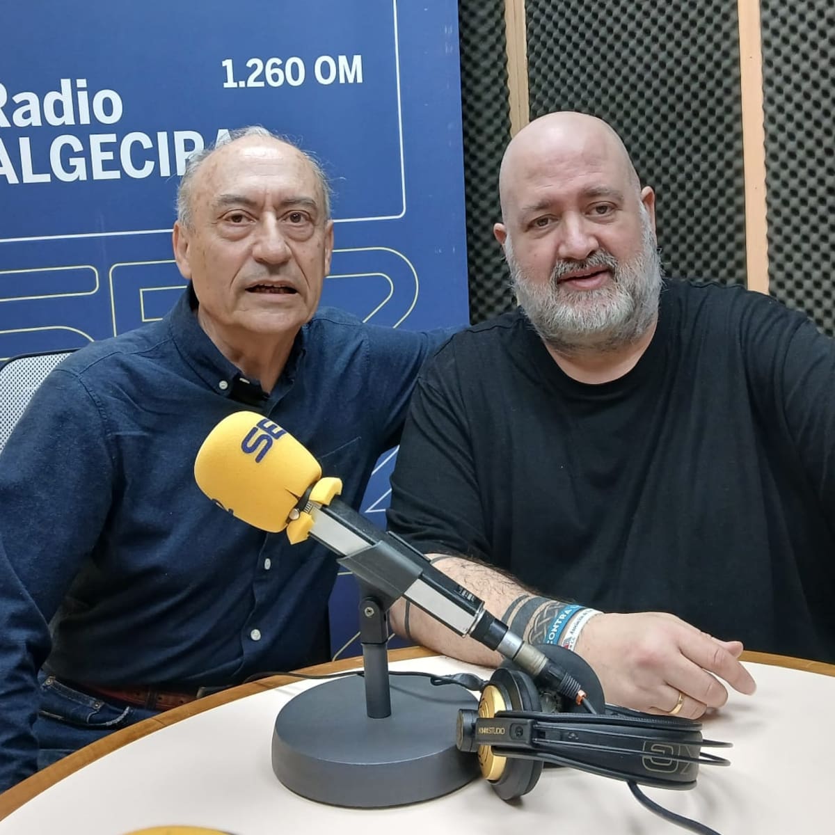Manuel Tapia presenta el volumen XII de Historias de Algeciras, cuya recaudación irá destinada a la Asociación de Esclerosis Múltiple
