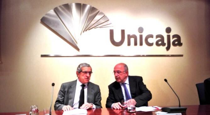 El presidente de Unicaja Banco, Braulio Medel, junto al vicepresidente de la Comisión Europea, Joaquín Almunia