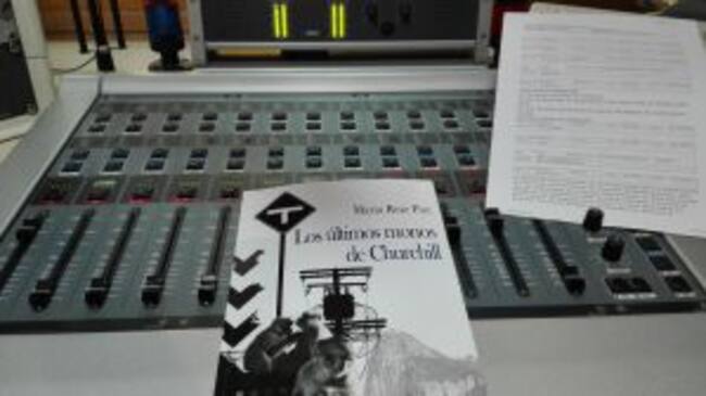 Portada del libro "Los últimos monos de Churchill" del que es autora María Ruíz Pau