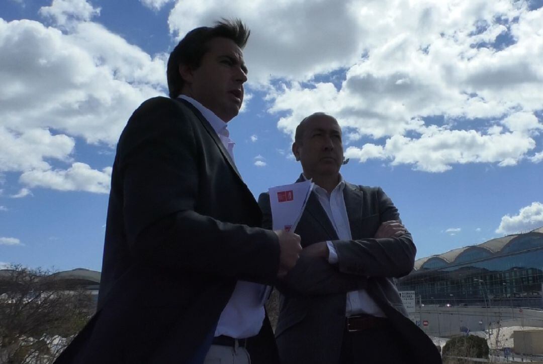 Herick Campos y Alejandro Soler en el Aeropuerto de Elche-Alicante