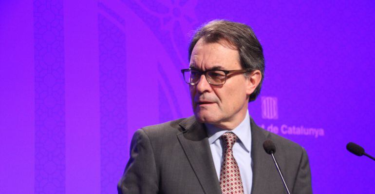 Mas trasllada el seu condol &quot;més sentit&quot; a les famílies afectades per l&#039;accident d&#039;avió i suspèn la seva agenda oficial