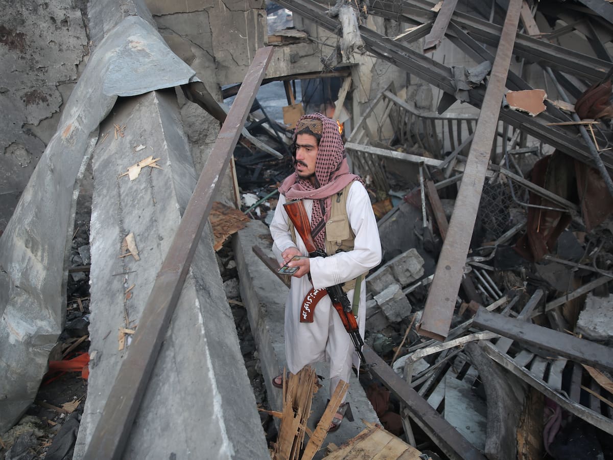 Los talibanes acusan a Pakistán de un bombardeo en un hospital en Kabul que deja más de 400 muertos