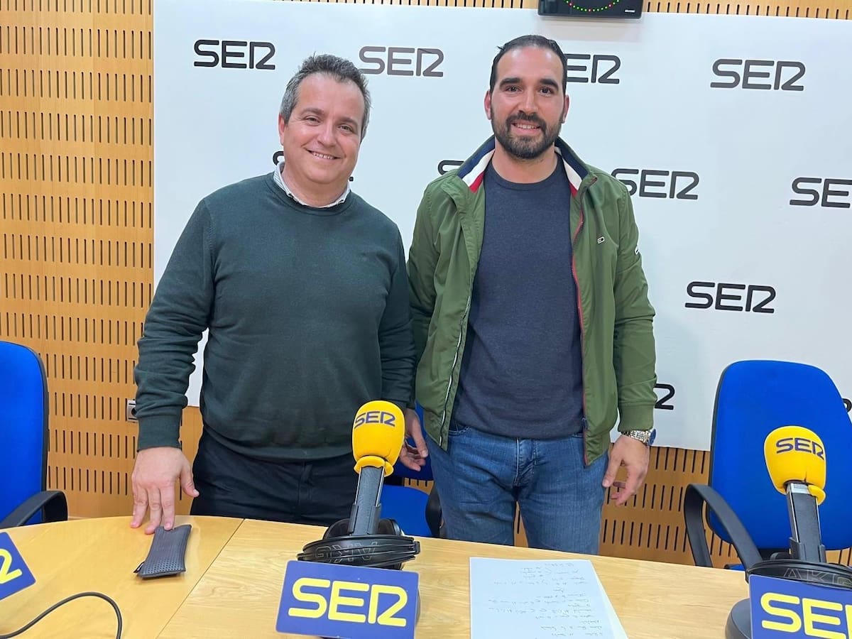 De niños mayordomos de la Dolorosa a dirigir la procesión. Casi 40 años de amistad en 'Los Coloraos'