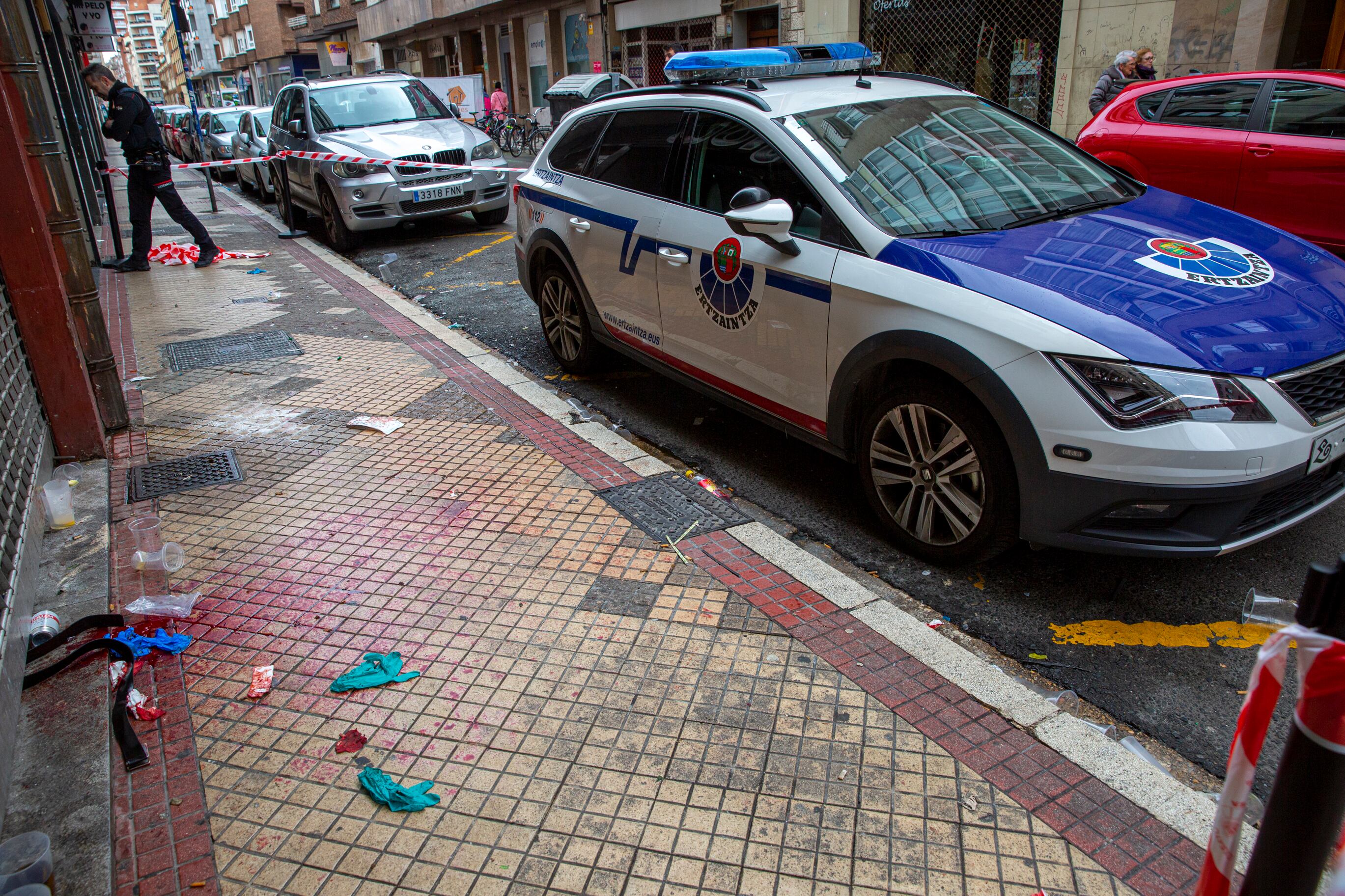 GRAF8702. VITORIA, 05/02/2023.- Un hombre se encuentra en estado crítico tras ser apuñalado esta madrugada durante una pelea en una discoteca de Vitoria.- EFE/David Aguilar
