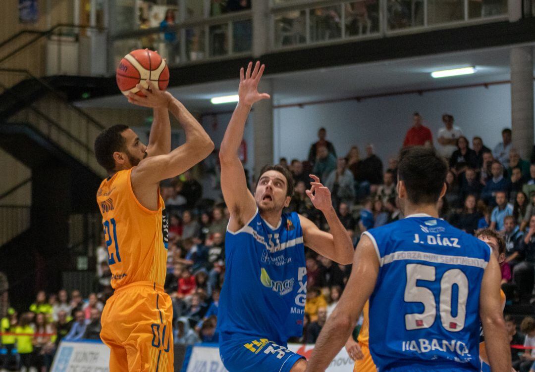 Séptima victoria de la temporada del Club Ourense Baloncesto, en la cancha de un Marín muy luchador