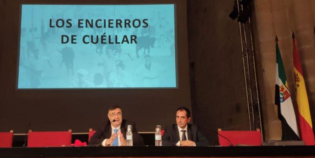 El concejal de Festejos, Luis Senovilla, durante su participación en el III Foro Internacional de Festejos Taurinos Populares celebrado en Cáceres.