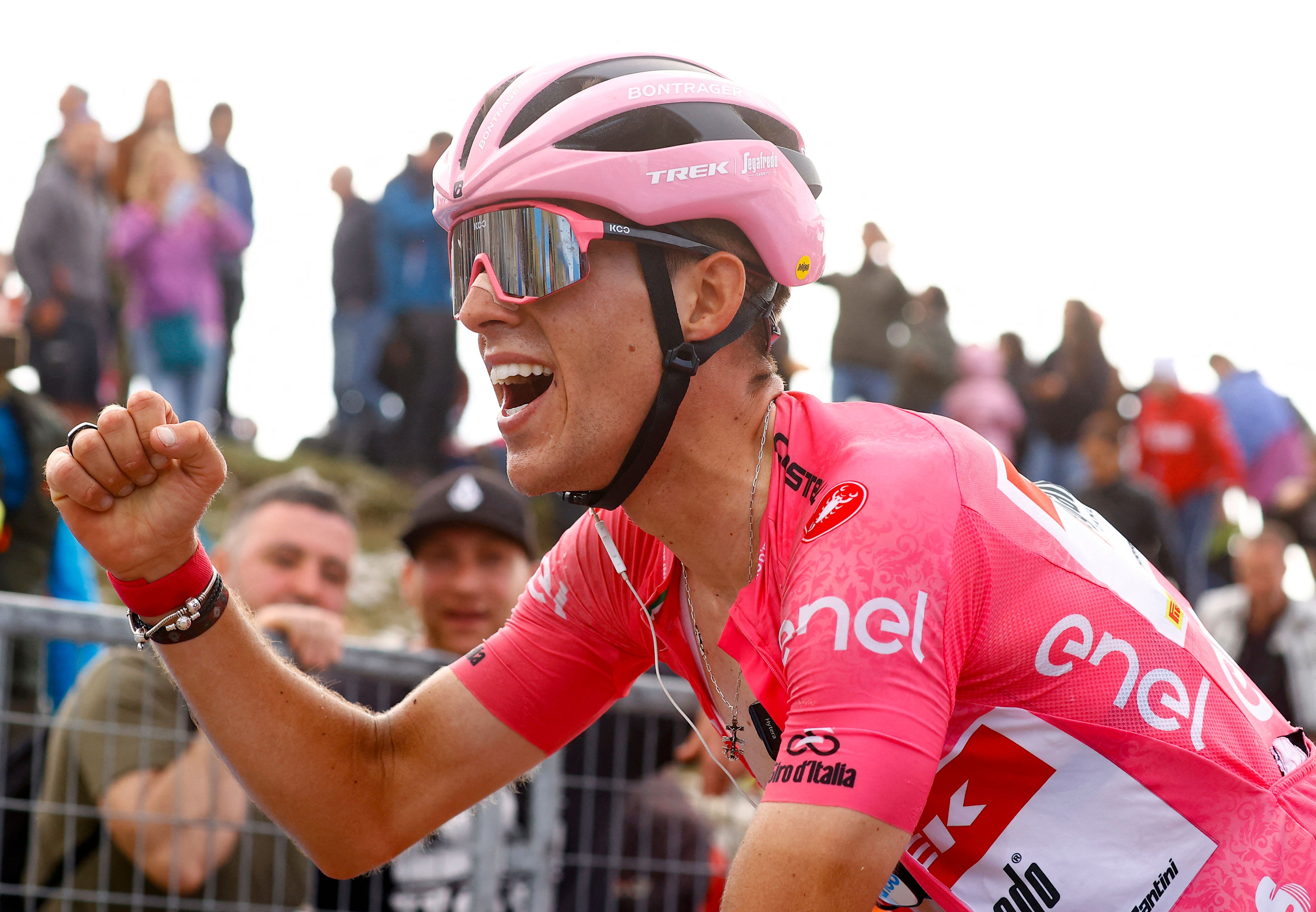 Juan Pedro López celebrando el liderato del Giro de Italia tras la novena etapa