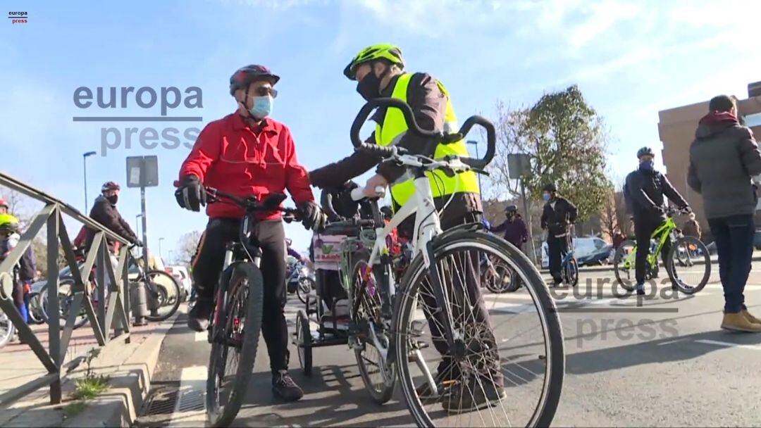 Vecinos de Leganés han vuelto a pedir carriles bici seguros este domingo. 