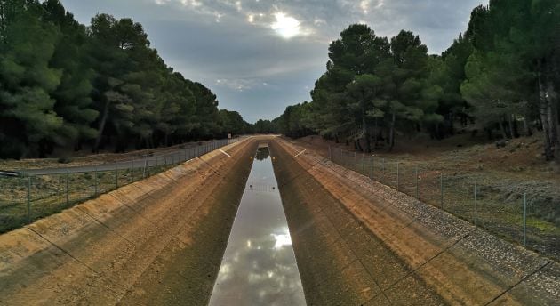 Trasvase Tajo-Segura a su paso por Casas de Benítez.