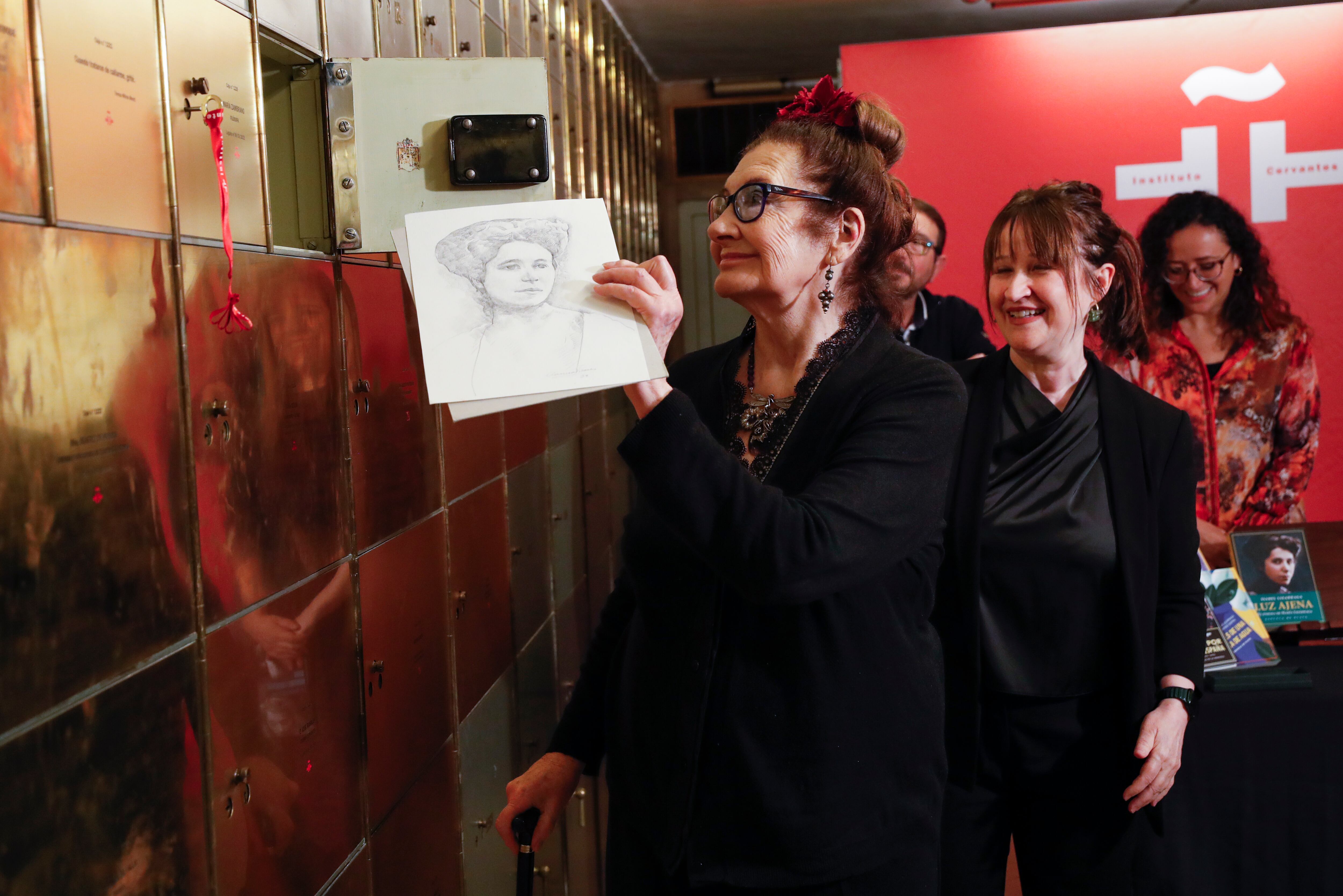 MADRID, 08/03/2023.- La escritora Antonina Rodrigo durante el acto de entrega del legado de la escritora argentina y activista feminista María de la O Lejárraga en la Caja de las Letras, con motivo del Día Internacional de la Mujer, este miércoles. EFE/ Eduardo Oyana