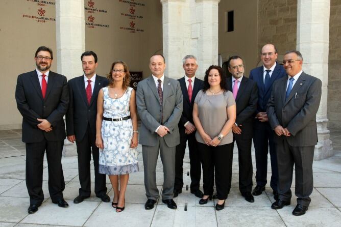 Imagen del nuevo equipo rectoral que tomó posesión el 13 de junio