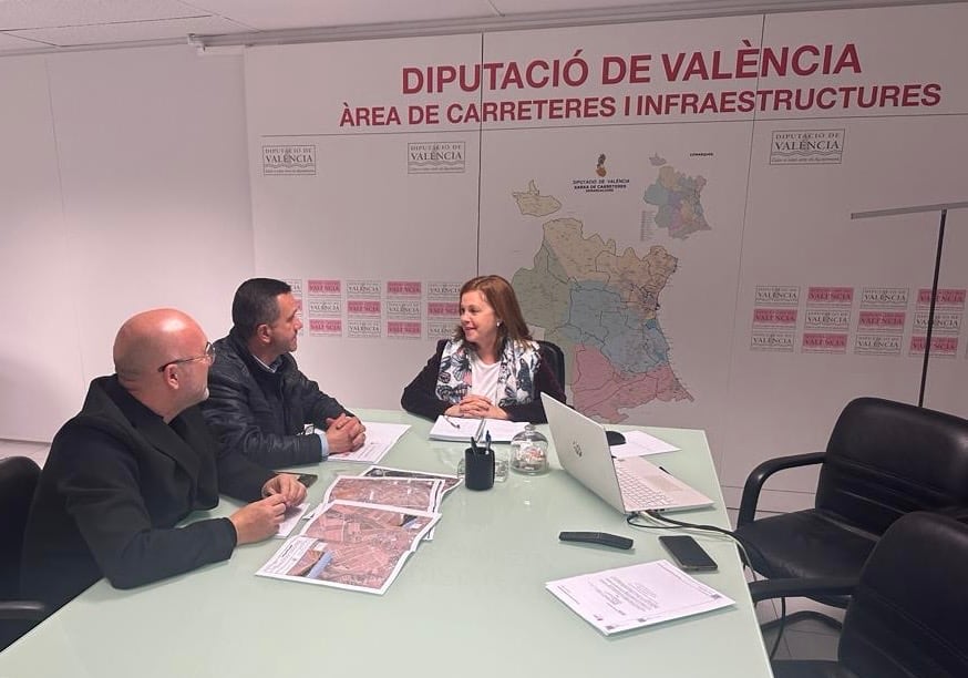 Reunión en Canals con la Diputada de Carreteras