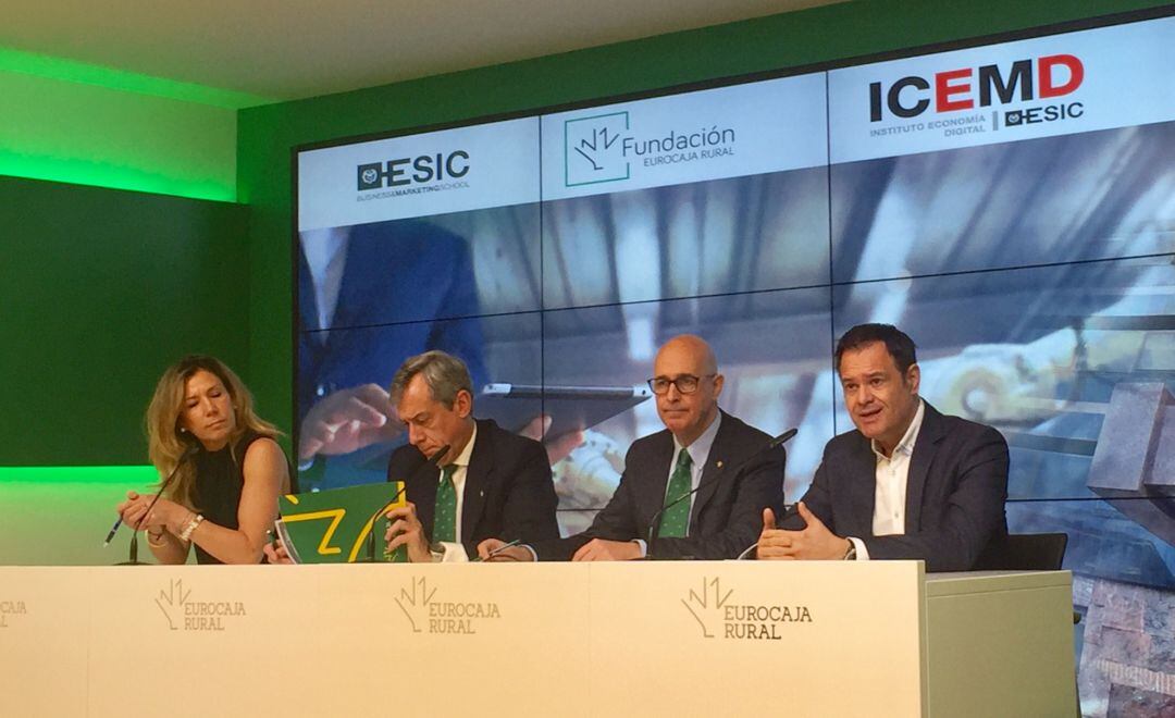 Gema Treceño, jefa de proyectos de ESIC; Javier López, presidente de Eurocaja Rural; Vicente Muñoz, gerente de la Fundación Eurocaja Rural y Alberto de Torres, director del programa