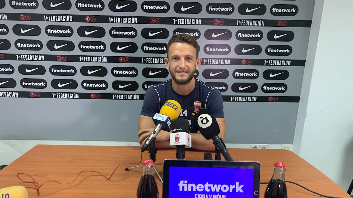 Miguel Núñez, futbolista del Eldense, antes de jugarse el ascenso ante el Real Madrid Castilla