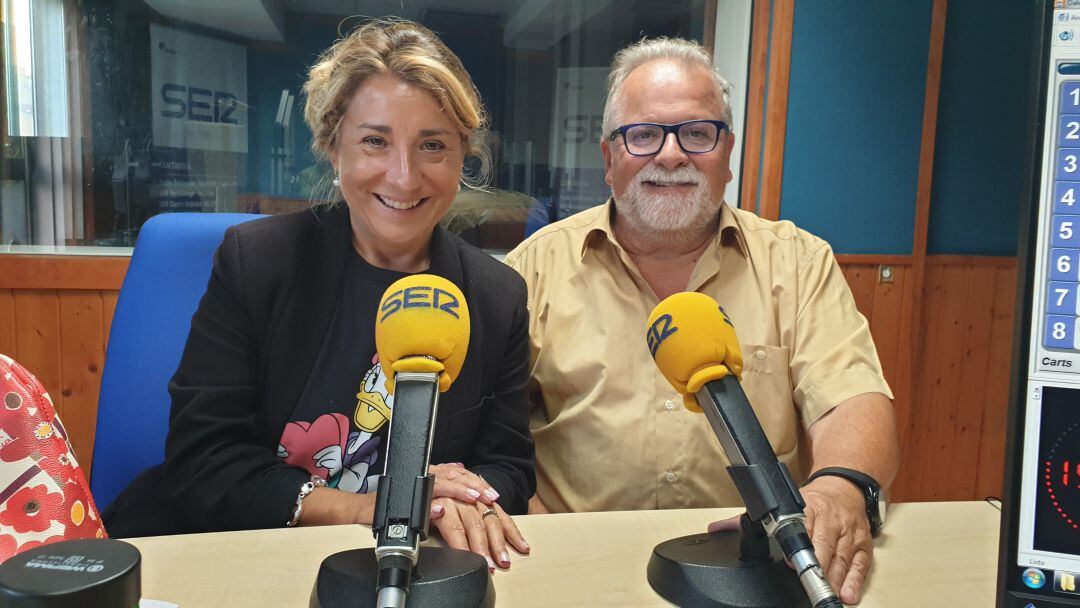 Teresa Huerta y Ambrosio Escandón en el estudio de La Ventana de Cantabria 