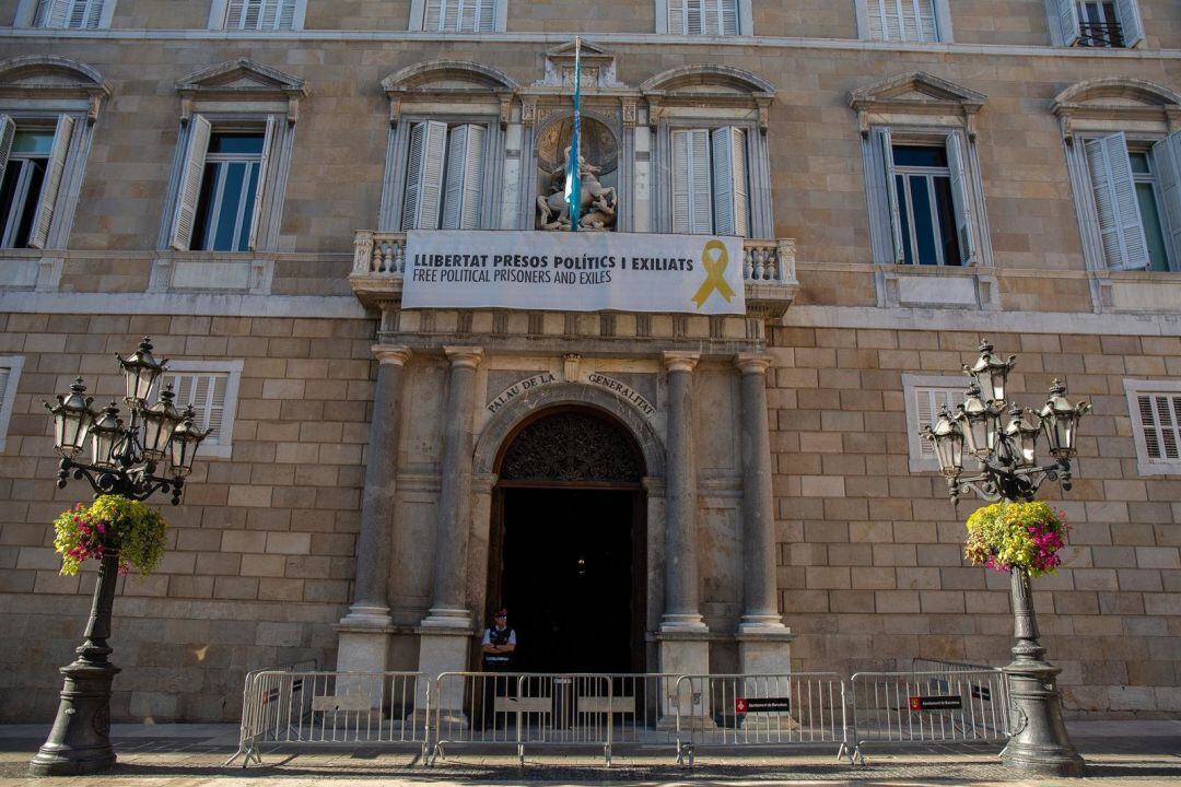 El Palau de la Generalitat de Cataluña, con los lazos amarillos.  
 