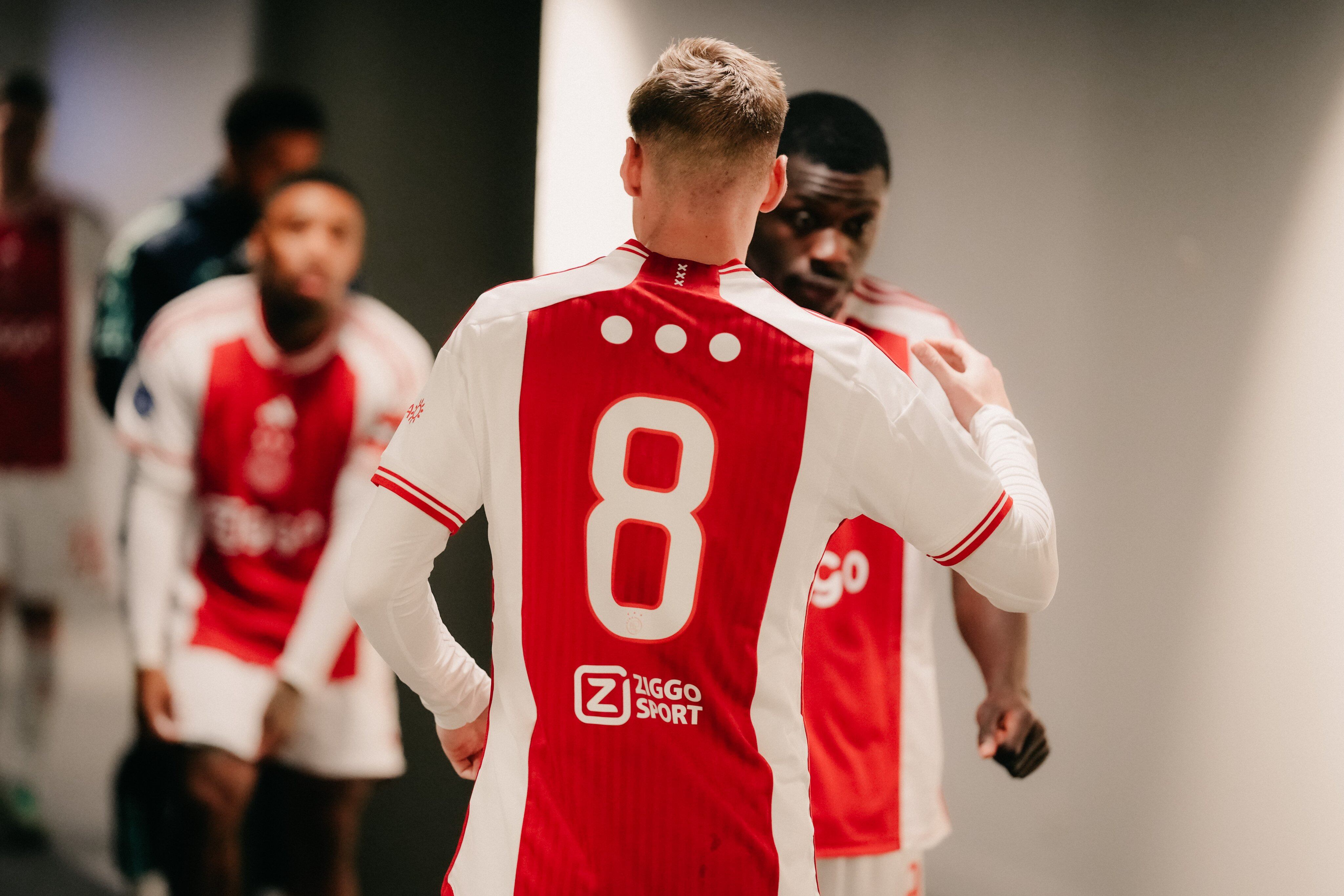 Un jugador del Ajax, con la camiseta especial sin nombre