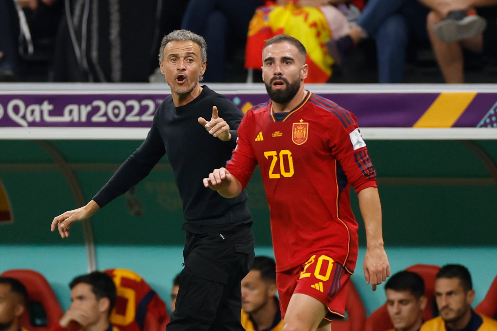 GR7500. AL KHOR (CATAR), 27/11/2022.- El seleccionador de España Luis Enrique y Dani Carvajal hoy, en un partido de la fase de grupos del Mundial de Fútbol Qatar 2022 entre España y Alemania en el estadio Al Bait en Al Khor (Catar). EFE/ Alberto Estevez
