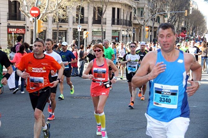 Corredors per l&#039;Eixample en l&#039;última marató de Barcelona