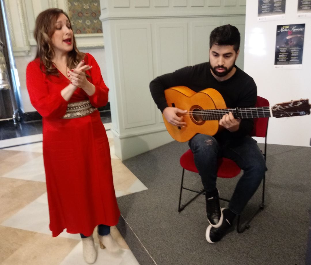 Loreto de Diego con el guitarrista José Almarcha 