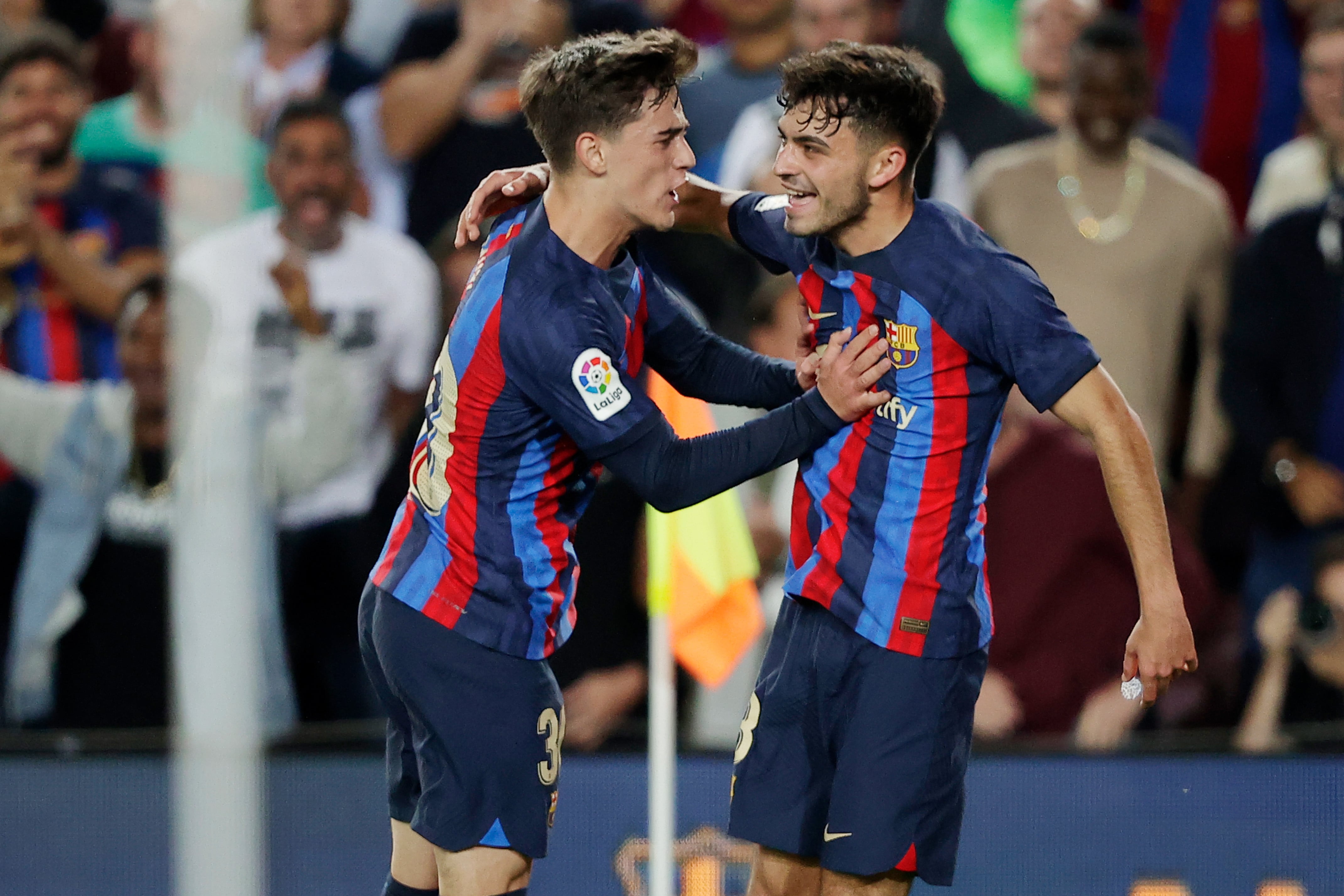 Pedri González celebra el gol con Gavi, en el 1-0 del FC Barcelona