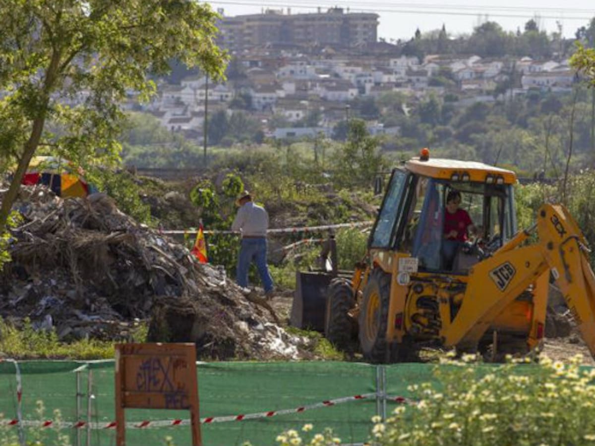 La policía encuentra huesos en la parcela en la que busca a Marta del Castillo