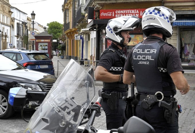 Agentes de la Policía Local de Jerez durante una intervención