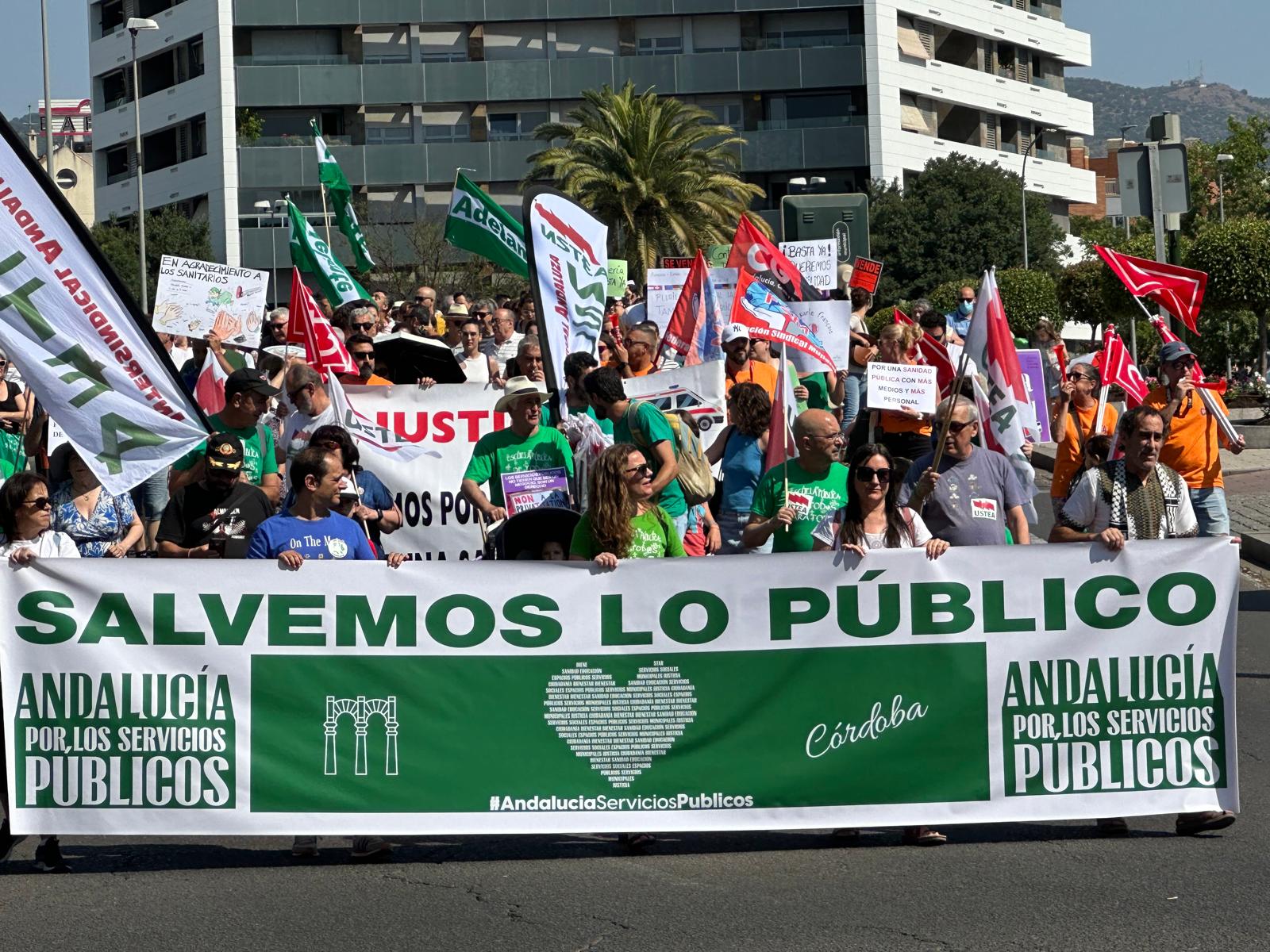 Manifestación en defensa de los servicios públicos en Córdoba