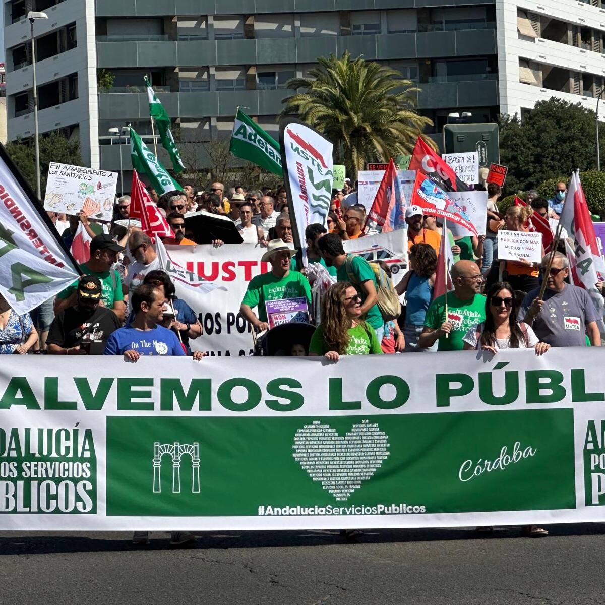 Colectivos sociales y sindicales se manifiestan en Córdoba en defensa de los servicios públicos