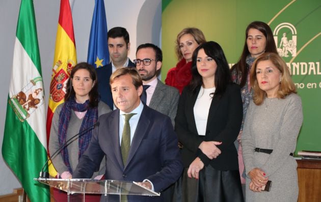 Antonio Repullo, acompañado de los delegados de la Junta de Andalucía en Córdoba