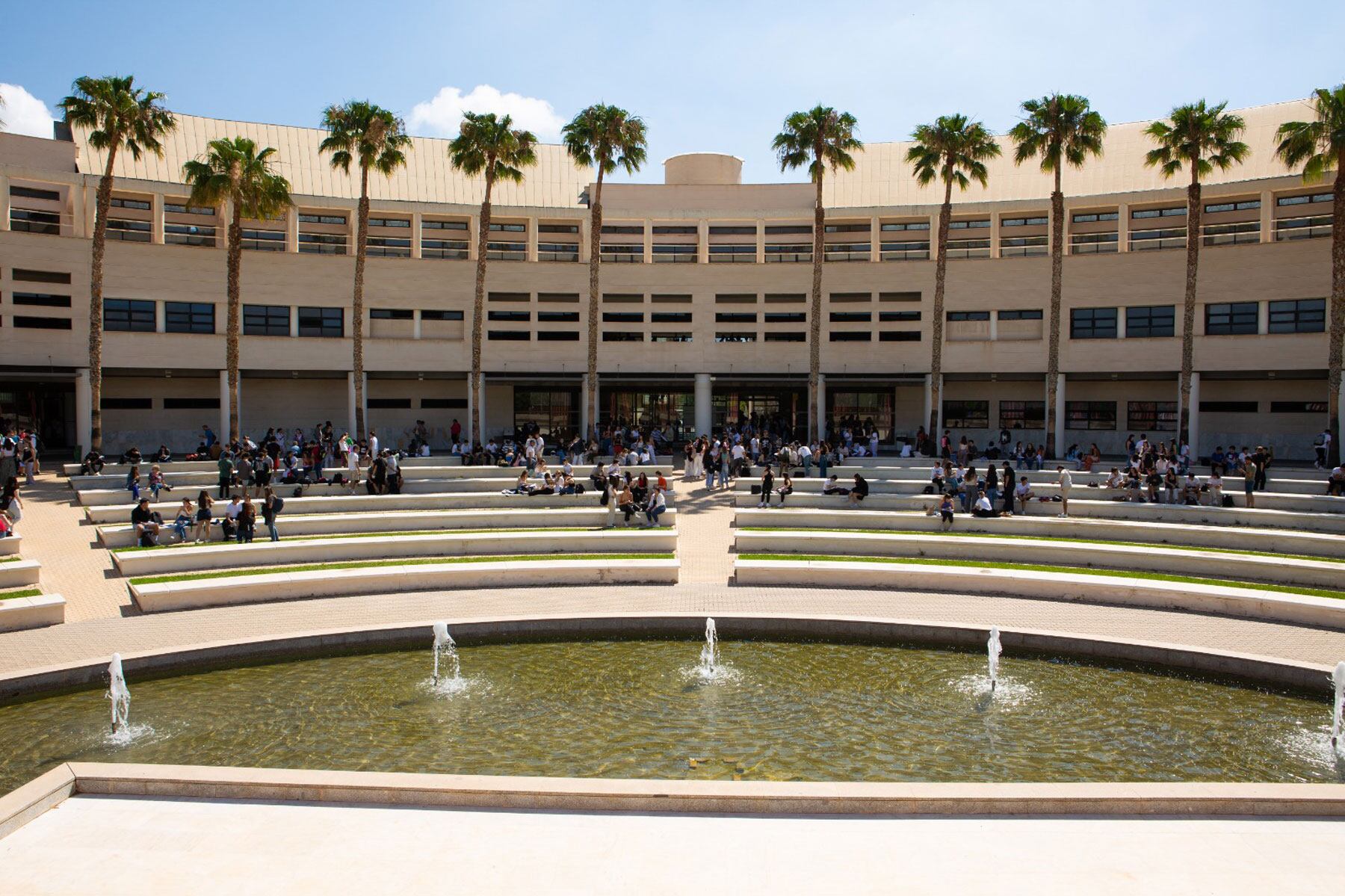 Imagen reciente del campus de la Universidad de Alicante durante las pruebas de la PAU