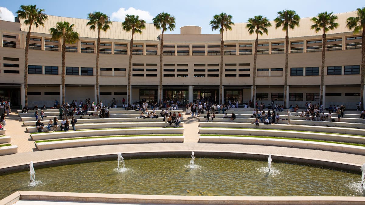 La Universidad de Alicante, un modelo de campus: 45 grados y 30.000 estudiantes