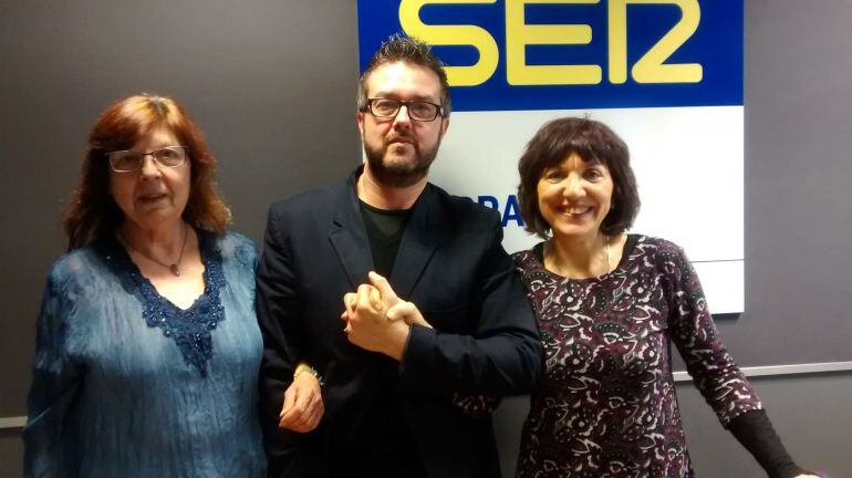 La directora, Francesca Fortuny, juntament amb els actors Cori Blanc i Pau de la Peña.