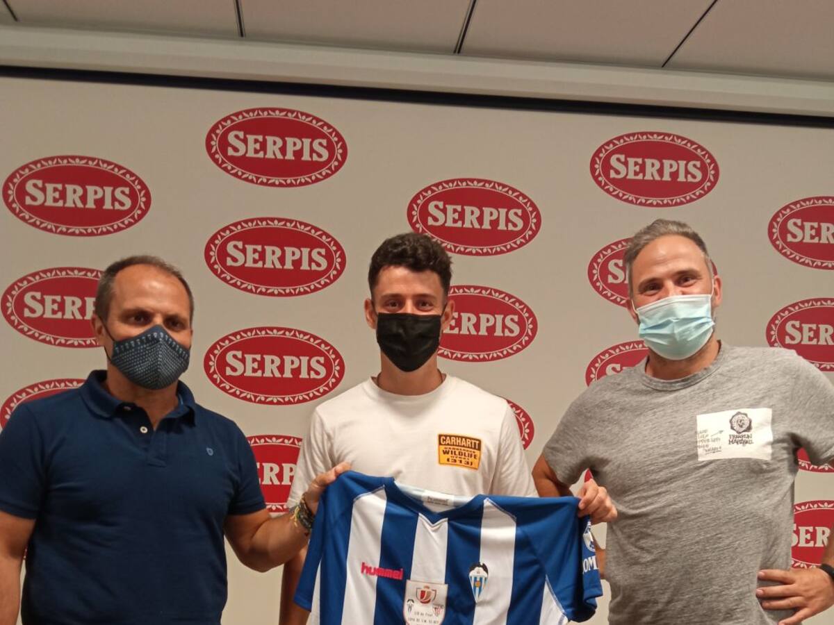 Toni Abad: "El Alcoyano es un club donde puedo seguir creciendo"