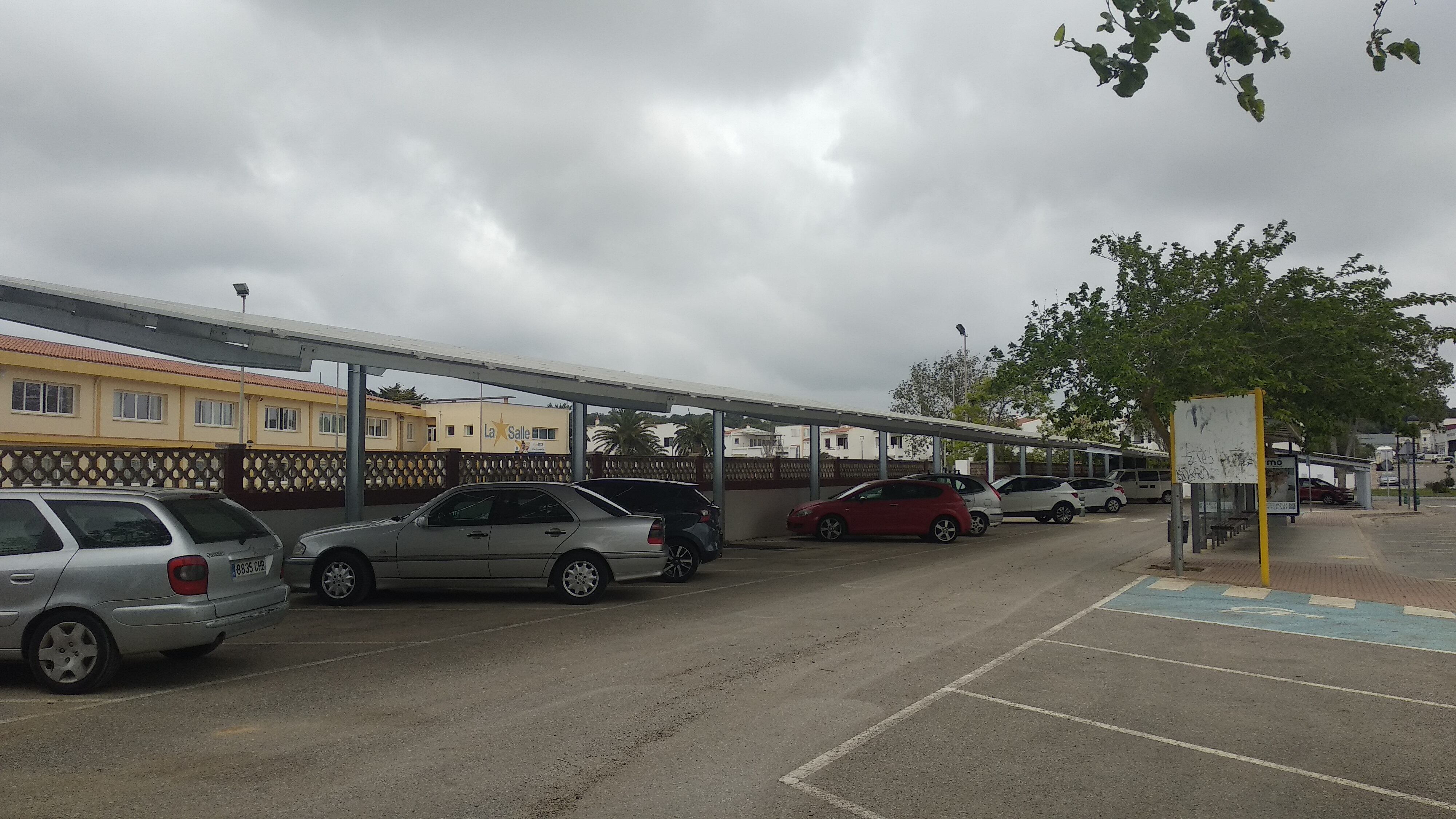 És un dels aparcaments on s&#039;han instal·lat plaques fotovoltàiques per tenir energia renovable.