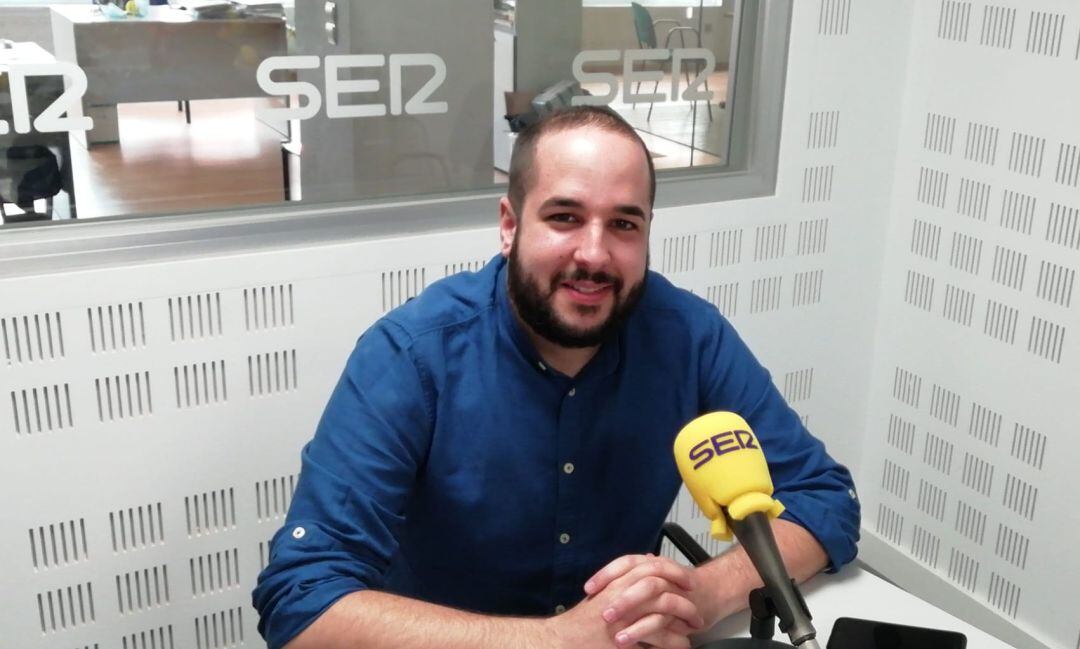 Miguel Ángel González Caballero, en los estudios de Radio Puertollano Cadena SER